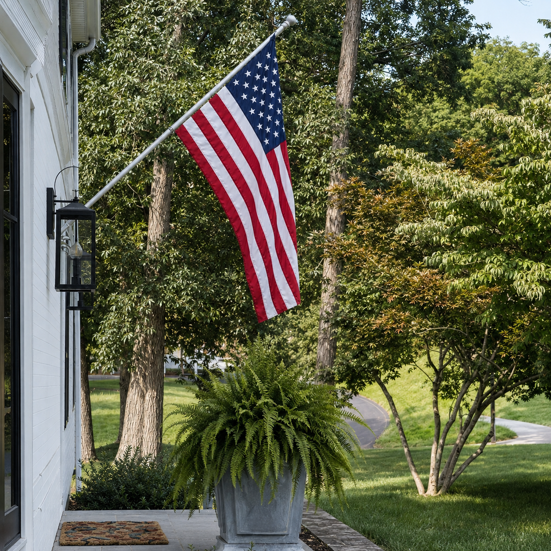 A Front Porch That Moves Effortlessly from Summer to Fall